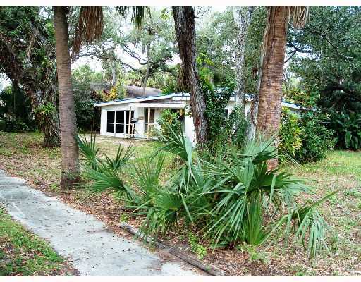 669 Banyan Road Vero Beach, FL 32963 - Photo 1 of 6 Primary Photo