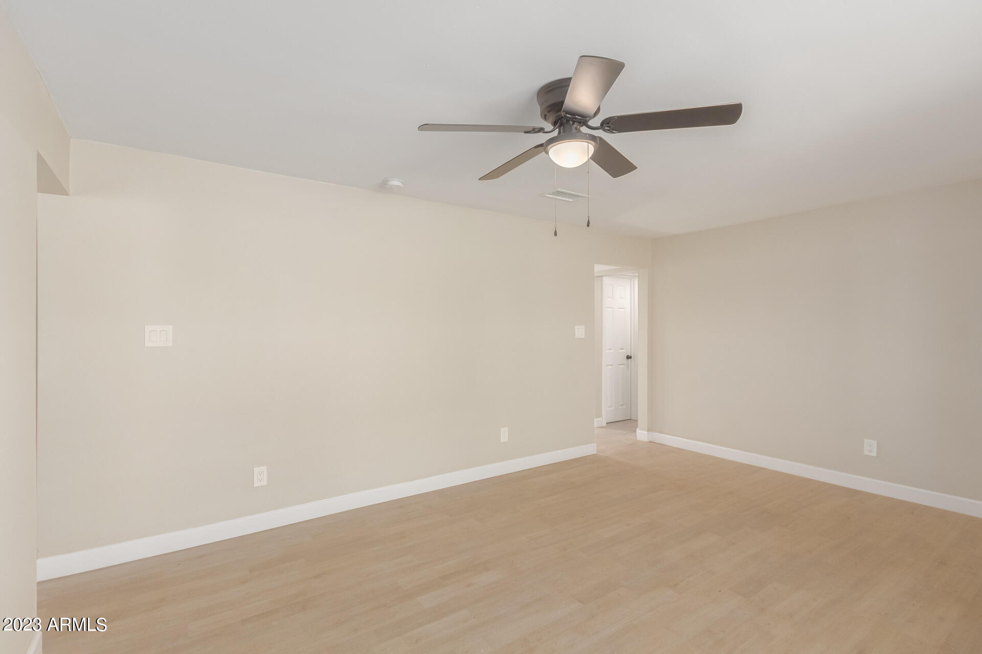1701 West Chipman Road Phoenix, AZ 85041 - Photo 8 of 27 09 - Chipman