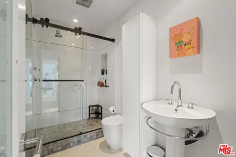 $1,150,000 | 2385 Roscomare Road, Unit F10, Los Angeles, CA 90077