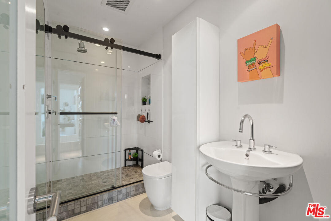 2385 Roscomare Road, Unit F10 Los Angeles, CA 90077 - Photo 23 of 35