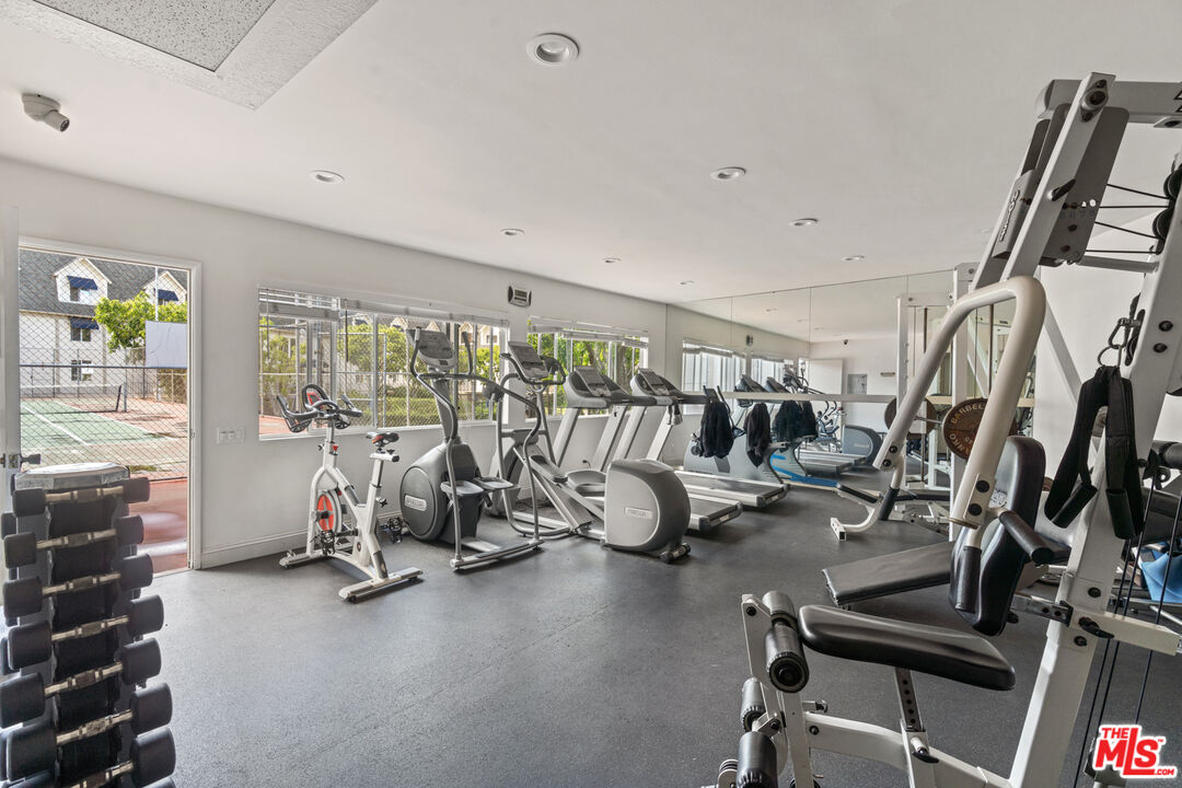 2385 Roscomare Road, Unit F10 Los Angeles, CA 90077 - Photo 28 of 35