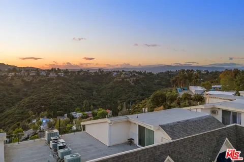 $1,150,000 | 2385 Roscomare Road, Unit F10, Los Angeles, CA 90077