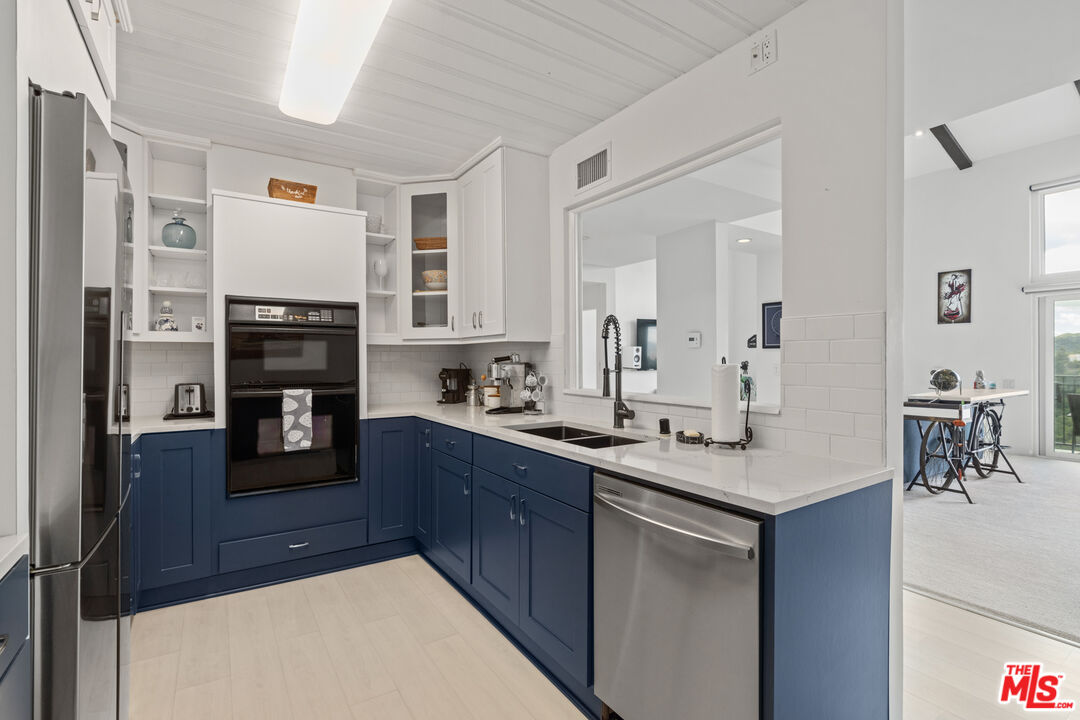 2385 Roscomare Road, Unit F10 Los Angeles, CA 90077 - Photo 8 of 35