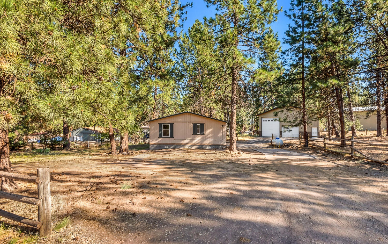 19311 Cherokee Road Bend, OR 97702 - Photo 2 of 25 OReilly_20220823_2_207531_72ppi