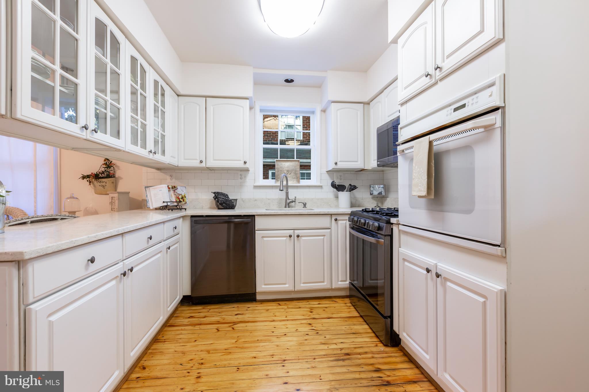 5507 Greentree Road Bethesda, MD 20817 - Photo 11 of 30 SS Appliances and Quartz Countertops