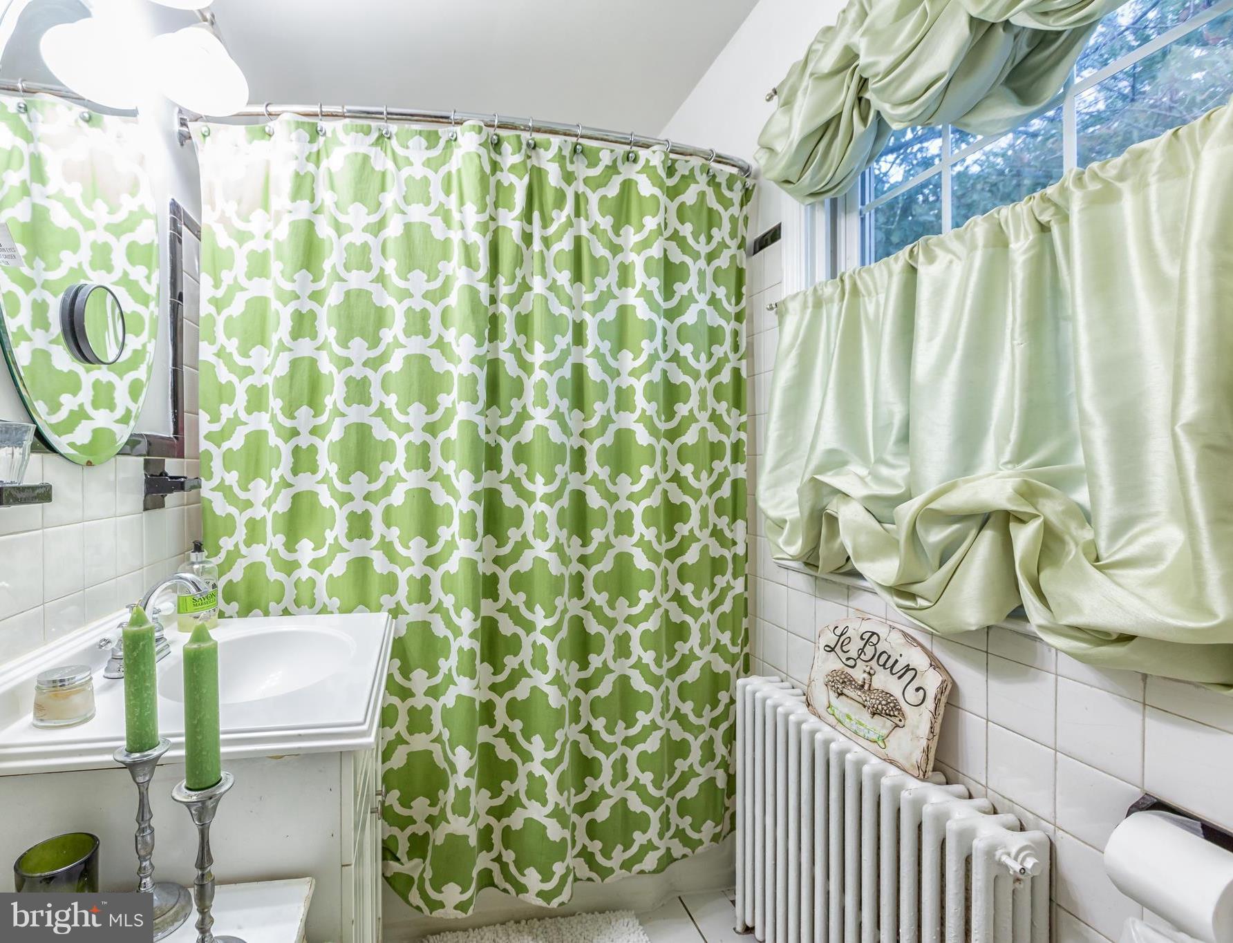 5507 Greentree Road Bethesda, MD 20817 - Photo 19 of 30 Upper Level Full Bath