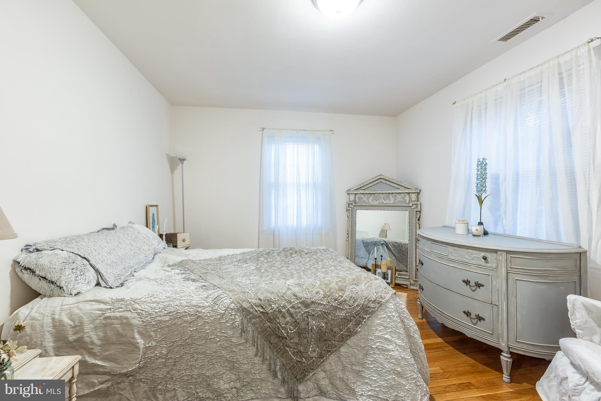 5507 Greentree Road Bethesda, MD 20817 - Photo 21 of 30 Bedroom 3