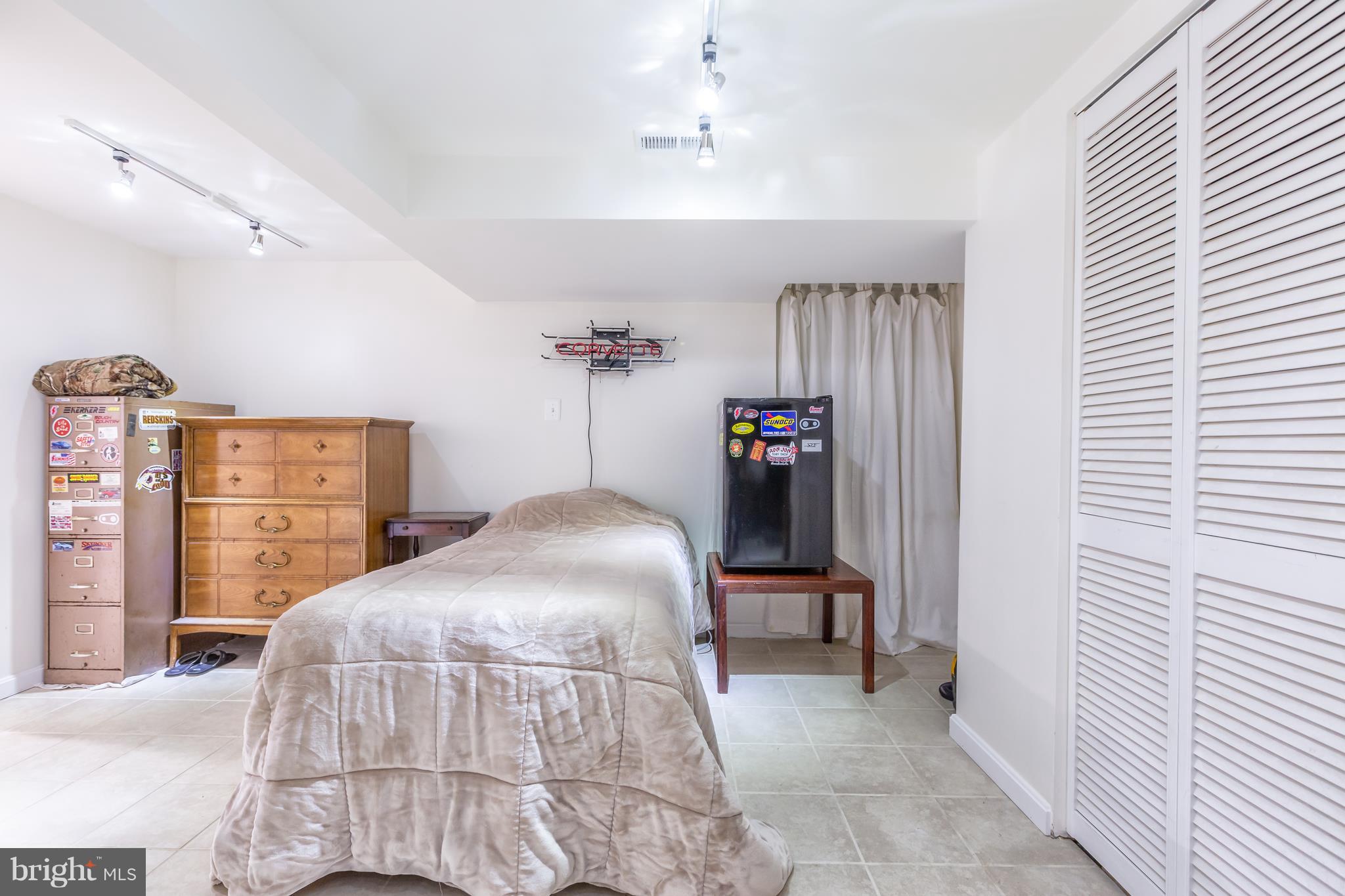 5507 Greentree Road Bethesda, MD 20817 - Photo 26 of 30 Bedroom 4