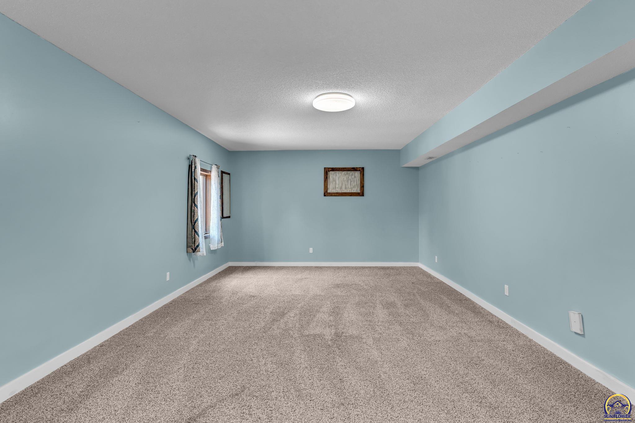 3725 Southwest Kings Forest Road Topeka, KS 66610 - Photo 27 of 52