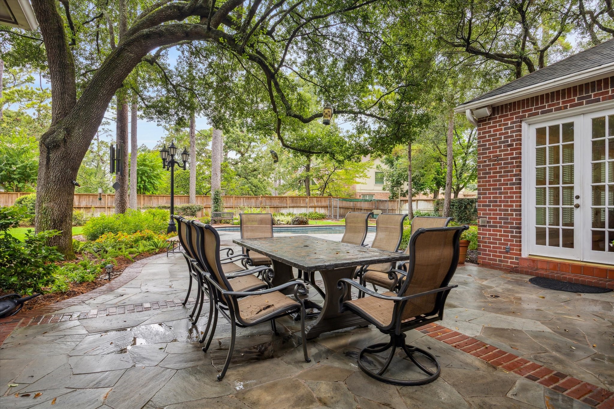 345 Knipp Road Bunker Hill Village, TX 77024 - Photo 38 of 42 Outside dining on patio