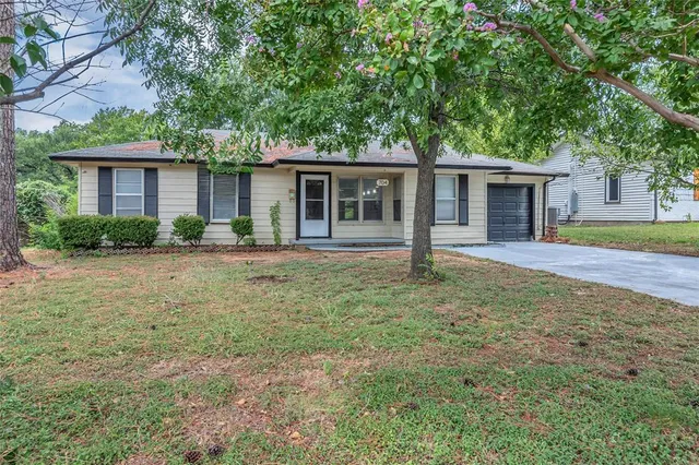 $329,650 | 704 Vine Street, Euless, TX 76040