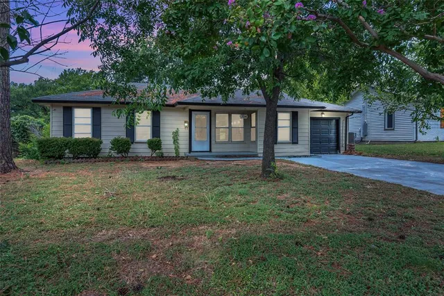 $329,650 | 704 Vine Street, Euless, TX 76040