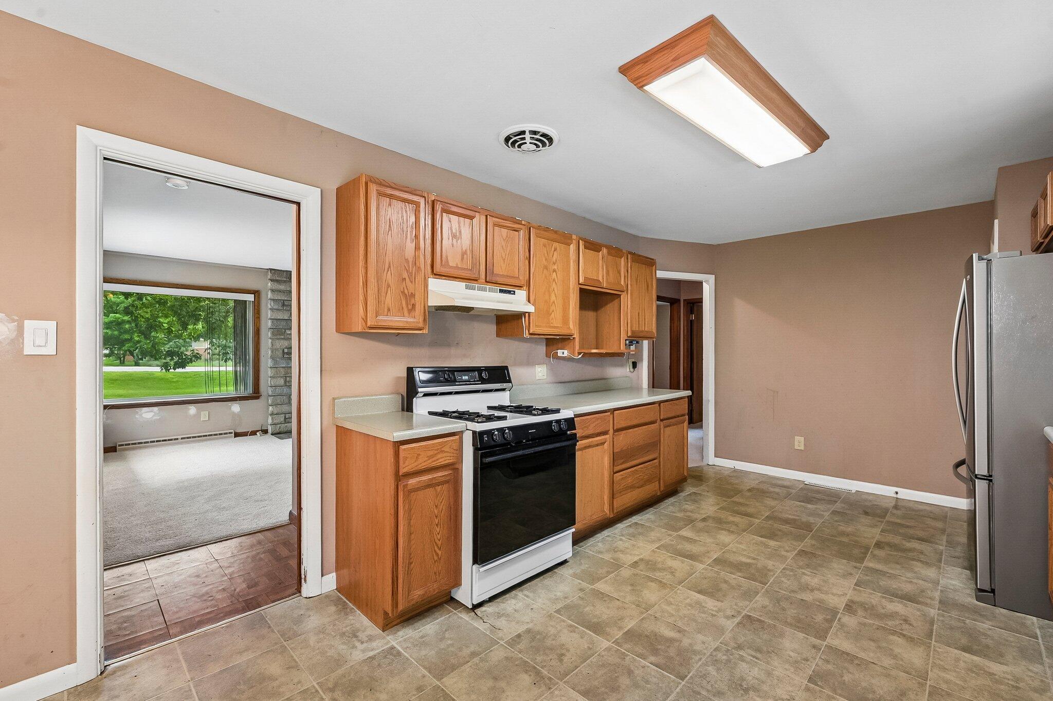 476 Clark State Road Columbus, OH 43230 - Photo 8 of 36 Kitchen