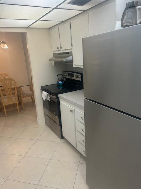 951 De Soto Road, Unit 233 Boca Raton, FL 33432 - Photo 11 of 41 a kitchen with stainless steel appliances a refrigerator and a stove
