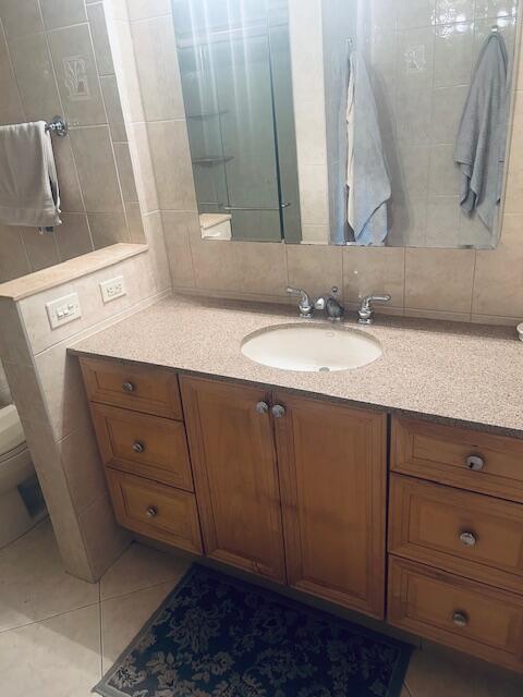 951 De Soto Road, Unit 233 Boca Raton, FL 33432 - Photo 20 of 41 a bathroom with a sink and a mirror