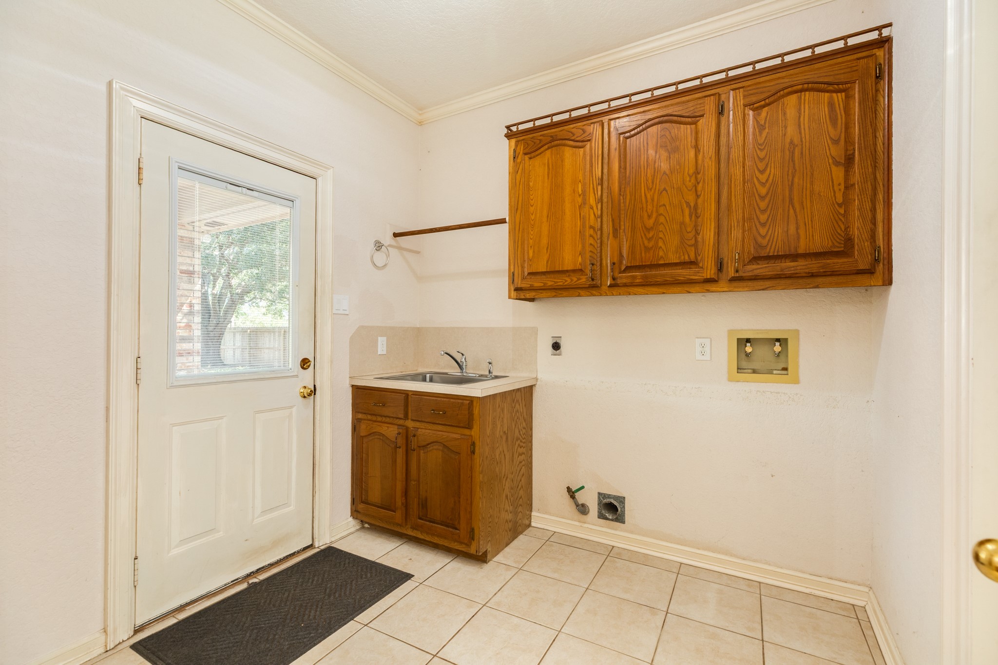 1600 Azalea Street Sweeny, TX 77480 - Photo 41 of 42 a view of walk in closet