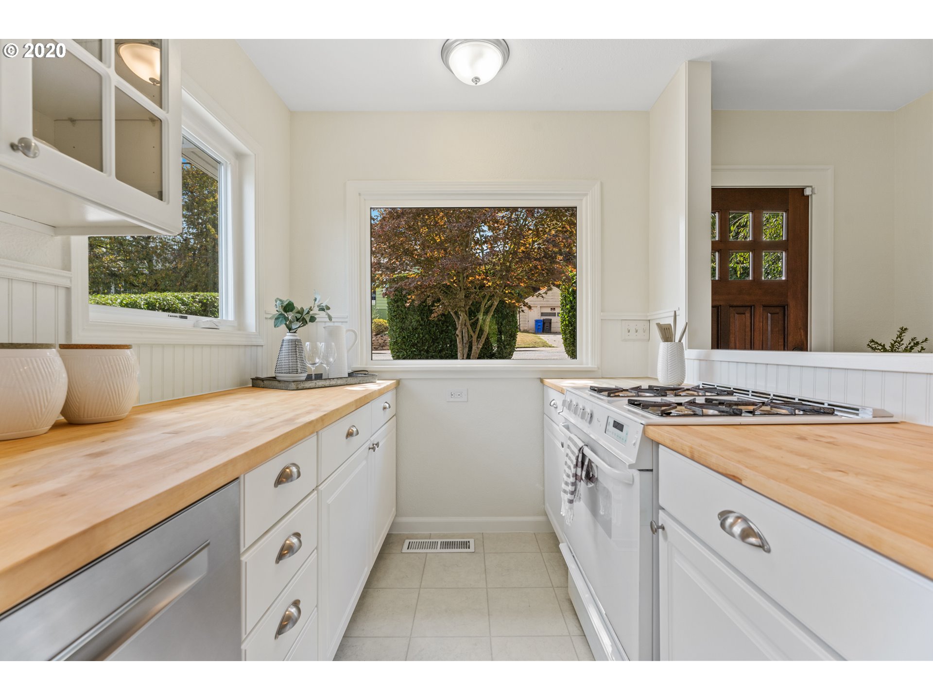 1611 Southwest Freeman Street Portland, OR 97219 - Photo 5 of 32 Gallery Image 5