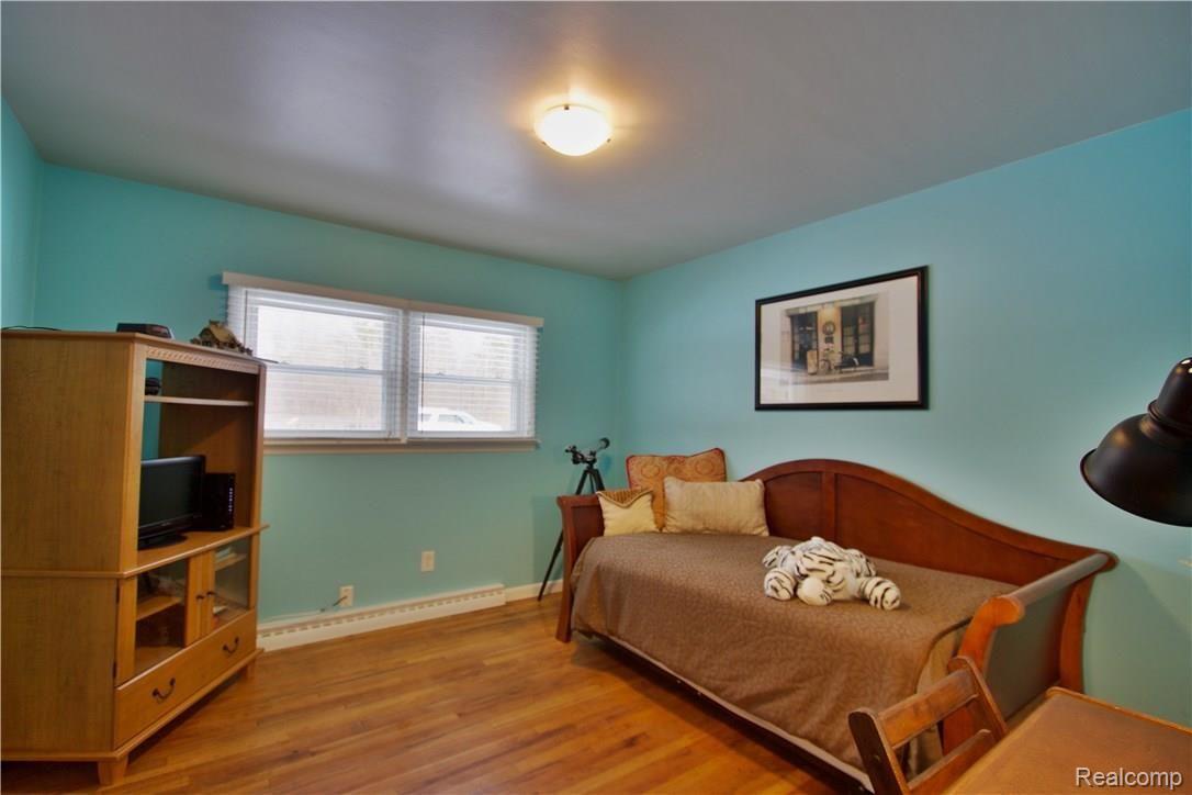 286 Whims Court Rochester, MI 48306 - Photo 10 of 22 bedroom.jpg