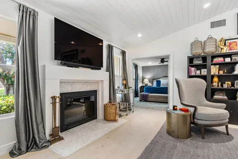 $1,200,000 | 10 Bentwood Road, Palm Beach Gardens, FL 33418