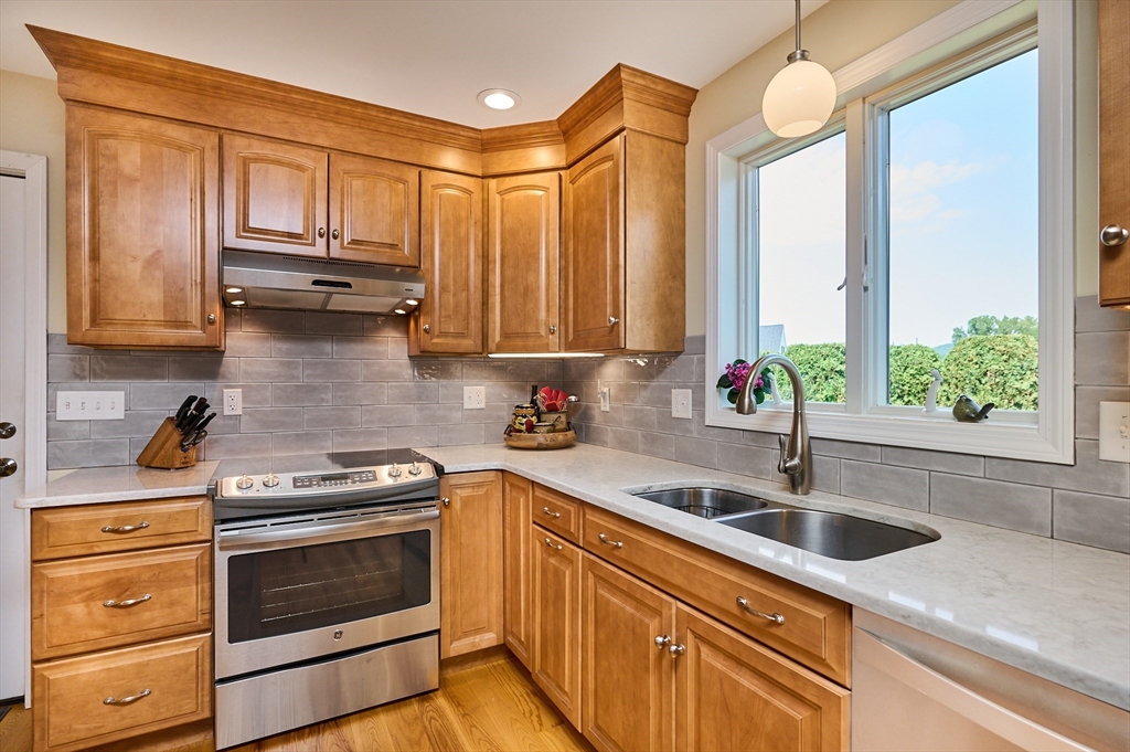 420 Hadley Road Sunderland, MA 01375 - Photo 9 of 33 Gallery Image 9