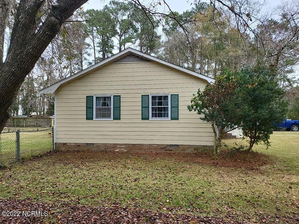 216 Gibbs Road New Bern, NC 28560 - Photo 3 of 35 sideview