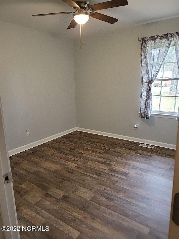 216 Gibbs Road New Bern, NC 28560 - Photo 33 of 35 third bedroom