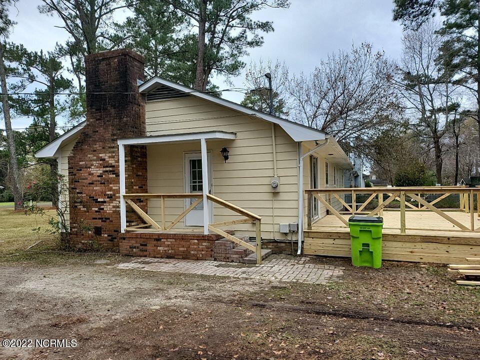 216 Gibbs Road New Bern, NC 28560 - Photo 4 of 35 driveway sideview