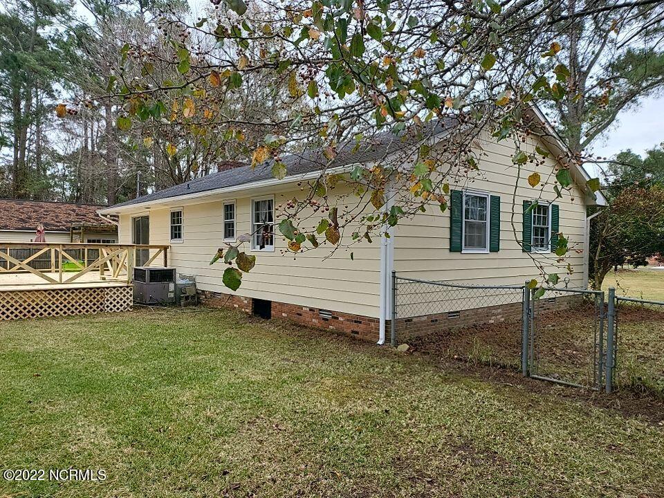 216 Gibbs Road New Bern, NC 28560 - Photo 5 of 35 sideview