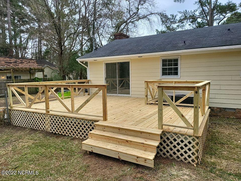 216 Gibbs Road New Bern, NC 28560 - Photo 8 of 35 deck