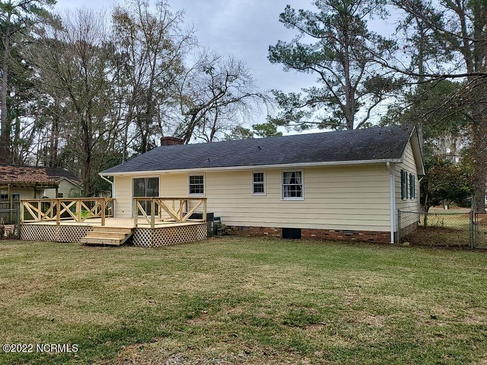 216 Gibbs Road New Bern, NC 28560 - Photo 9 of 35 deck