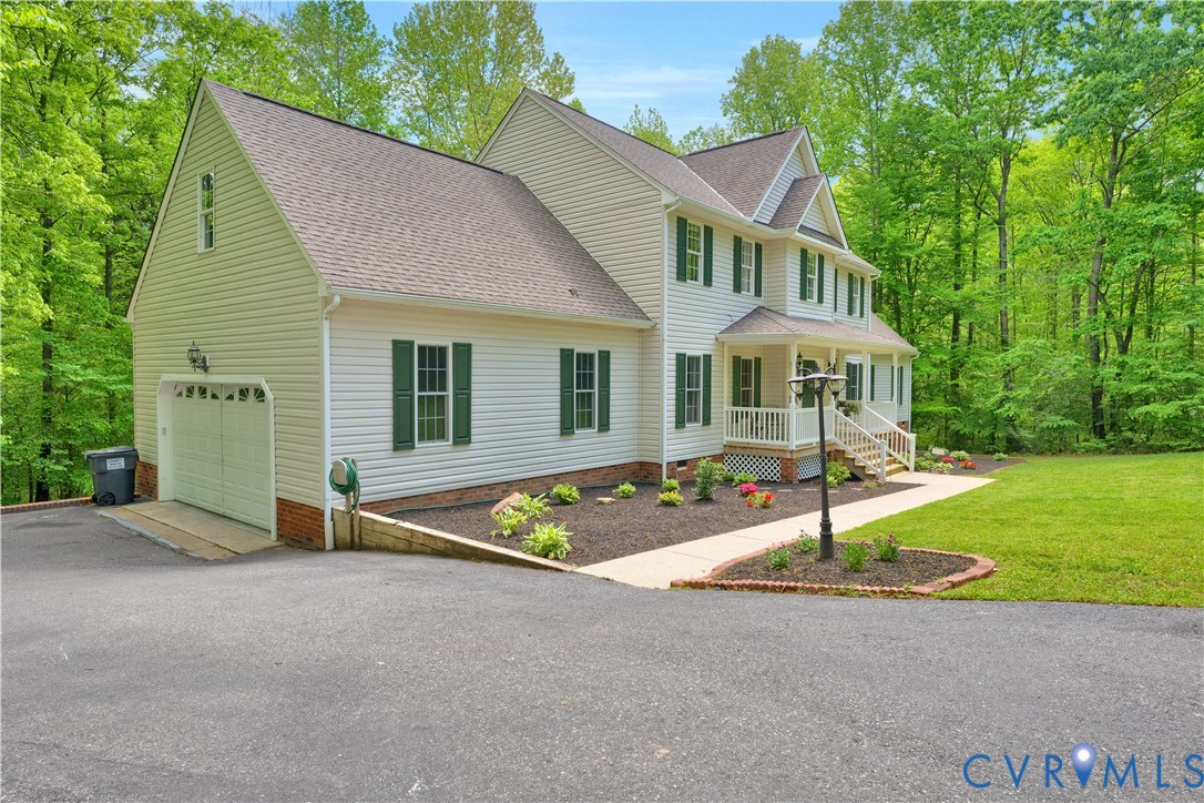 16148 Buckfast Place Beaverdam, VA 23015 - Photo 47 of 48 front view of a house with a patio