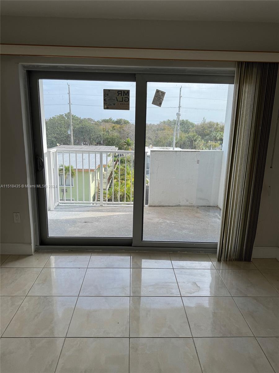 8000 Harding Avenue, Unit 4D Miami Beach, FL 33141 - Photo 11 of 16 a view of a window with an empty room