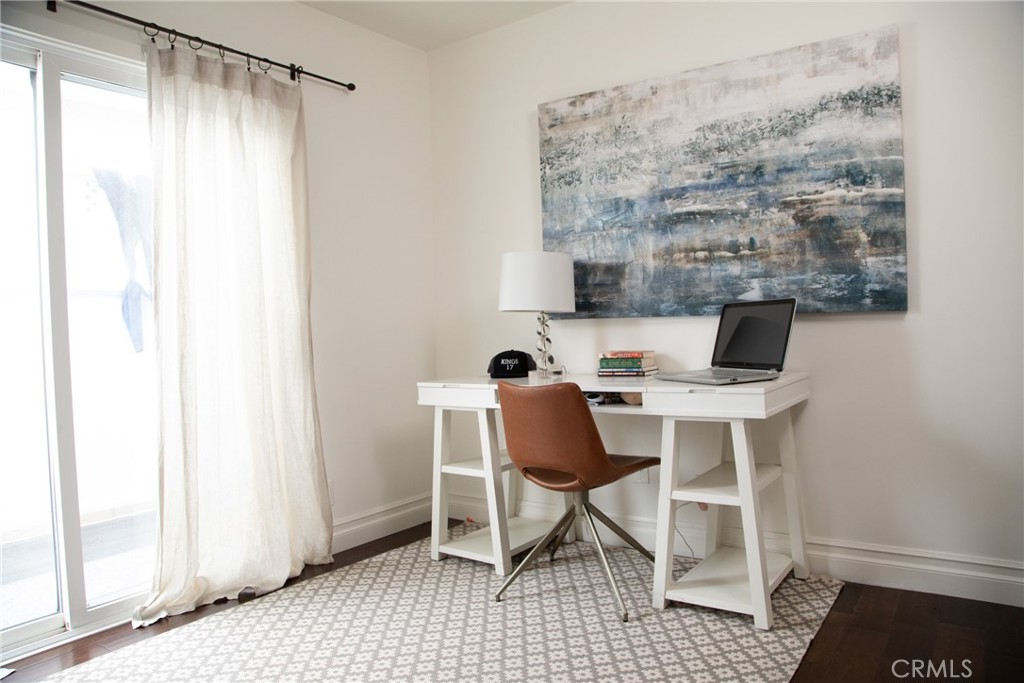 201 21st Place, Unit 2 Manhattan Beach, CA 90266 - Photo 15 of 25 a workspace with furniture and a window