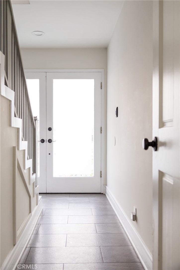 201 21st Place, Unit 2 Manhattan Beach, CA 90266 - Photo 22 of 25 a view of entryway with bathtub
