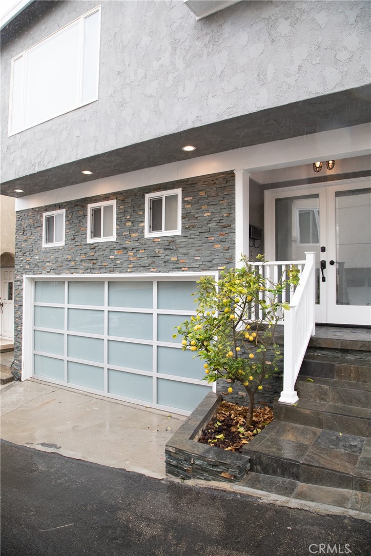 201 21st Place, Unit 2 Manhattan Beach, CA 90266 - Photo 23 of 25 a front view of a house with a garden