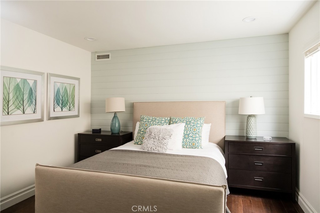 201 21st Place, Unit 2 Manhattan Beach, CA 90266 - Photo 7 of 25 a bedroom with a bed and a window