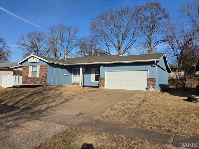 $2,300 | 4895 Lockwig Trail, Florissant, MO 63033