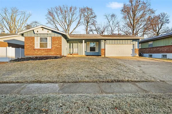 $2,200 | 4895 Lockwig Trail, Florissant, MO 63033