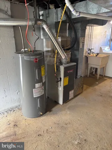 $1,400 | 914 Burnside Road, Sharon Hill, PA 19079