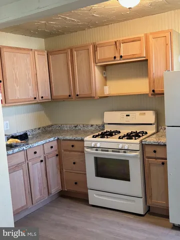 $1,400 | 914 Burnside Road, Sharon Hill, PA 19079