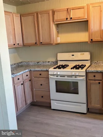 $1,400 | 914 Burnside Road, Sharon Hill, PA 19079