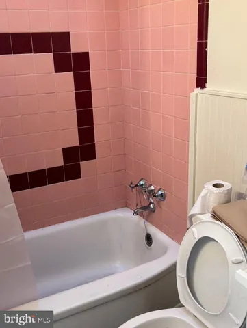 $1,400 | 914 Burnside Road, Sharon Hill, PA 19079