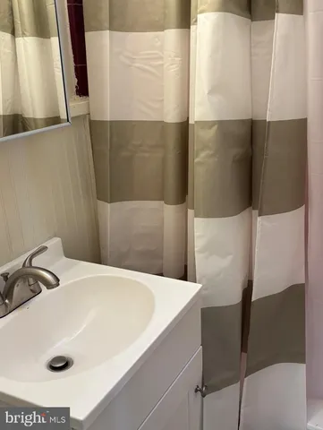 $1,400 | 914 Burnside Road, Sharon Hill, PA 19079