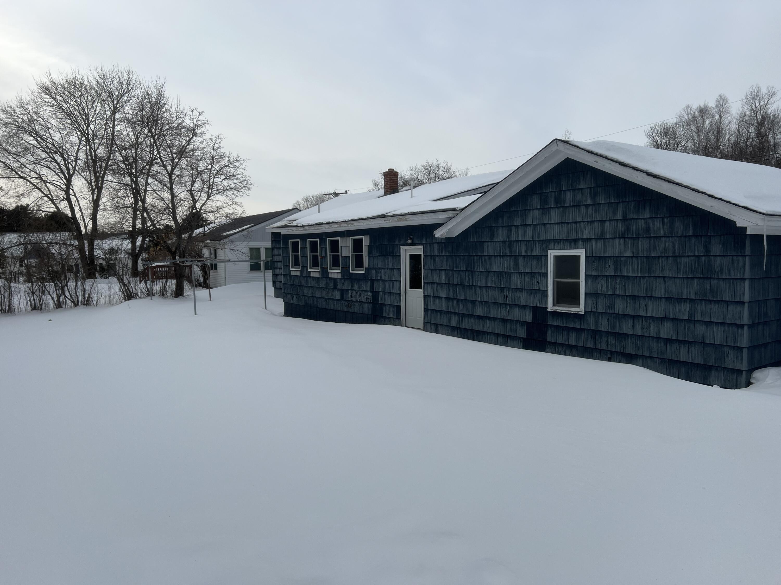 44 Winter Street Millinocket, ME 04462 - Photo 2 of 35 IMG_2428