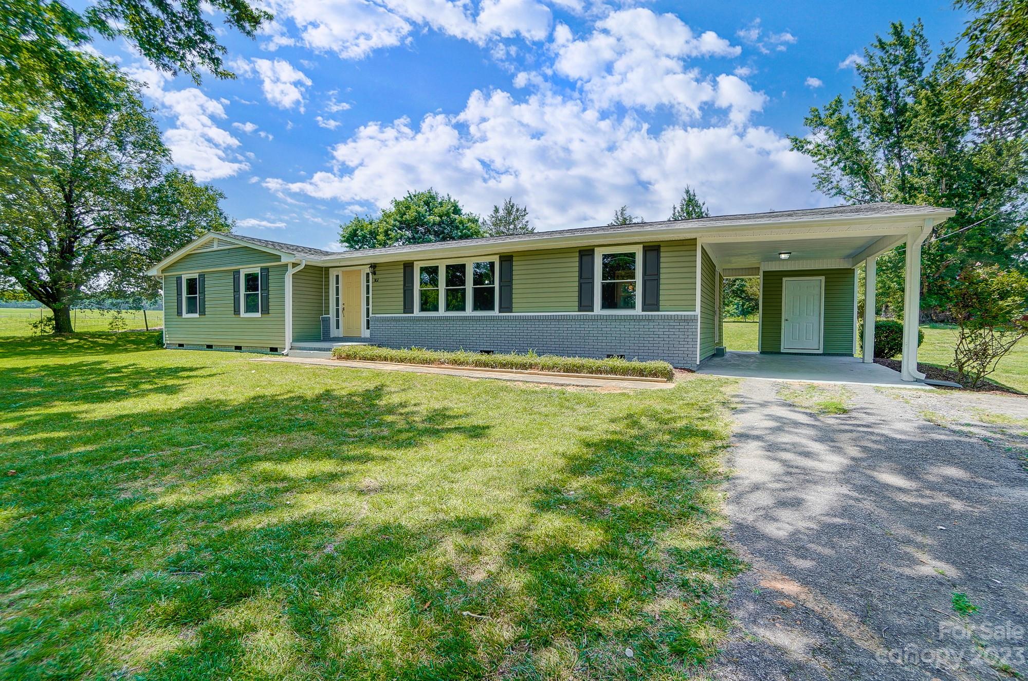 3102 Cloninger Road Dallas, NC 28034 - Photo 2 of 19 Gallery Image 2