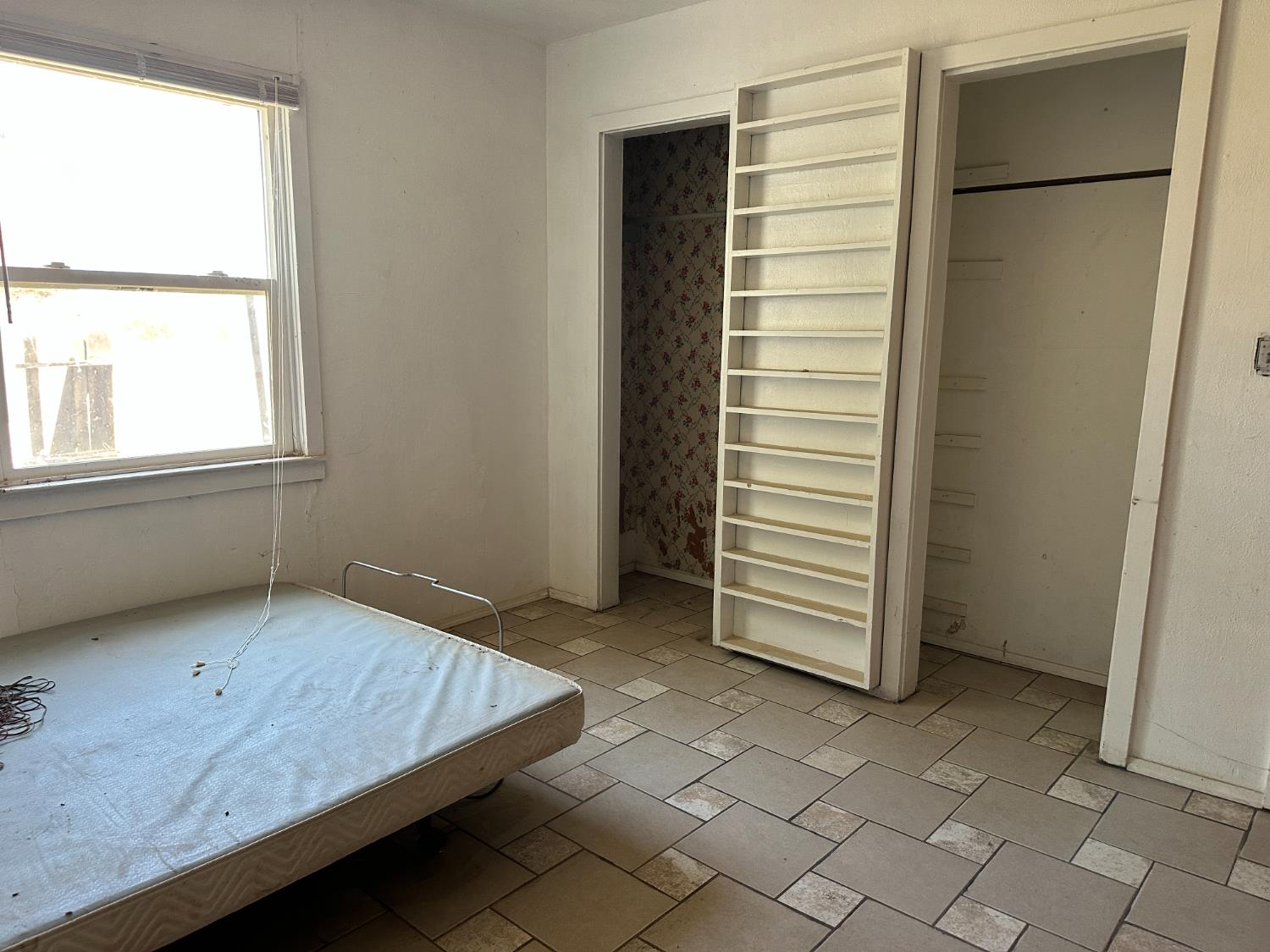 19637 East American Avenue Reedley, CA 93654 - Photo 8 of 40 an empty room with a empty space