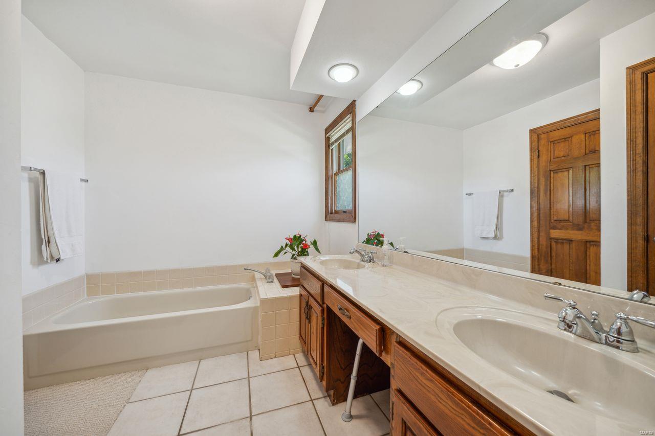632 North Mosley Road St. Louis, MO 63141 - Photo 19 of 34 Gallery Image 19