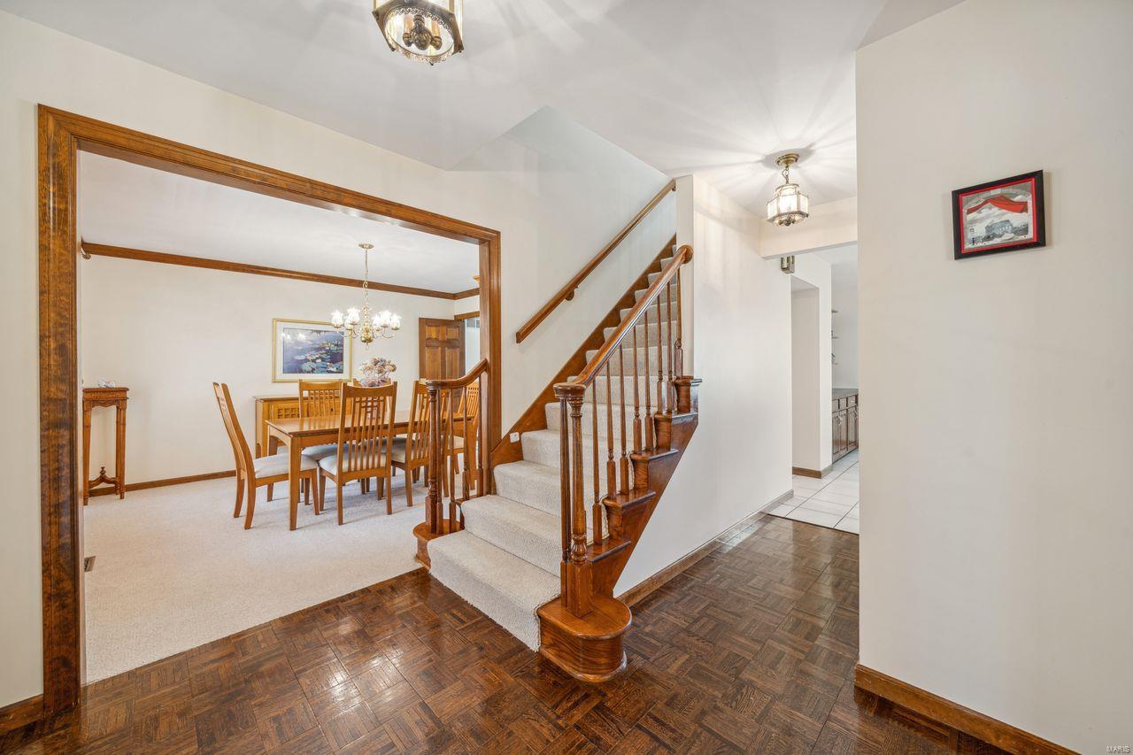 632 North Mosley Road St. Louis, MO 63141 - Photo 6 of 34 Gallery Image 6