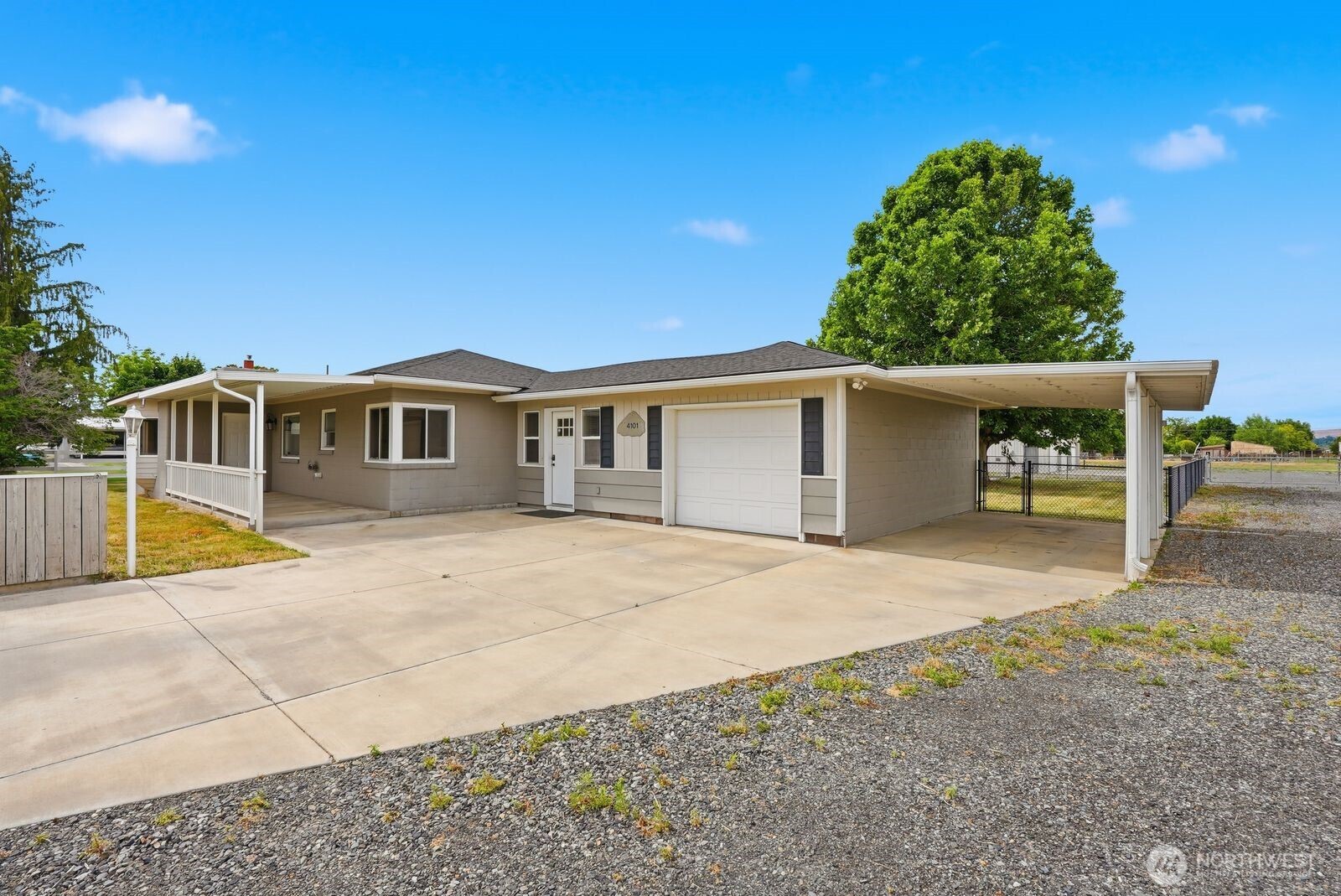 4101 Ahtanum Road Yakima, WA 98903 - Photo 2 of 38