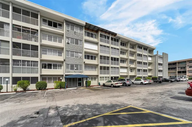 $149,000 | 330 Southeast 2nd Street, Unit 303F, Hallandale Beach, FL 33009